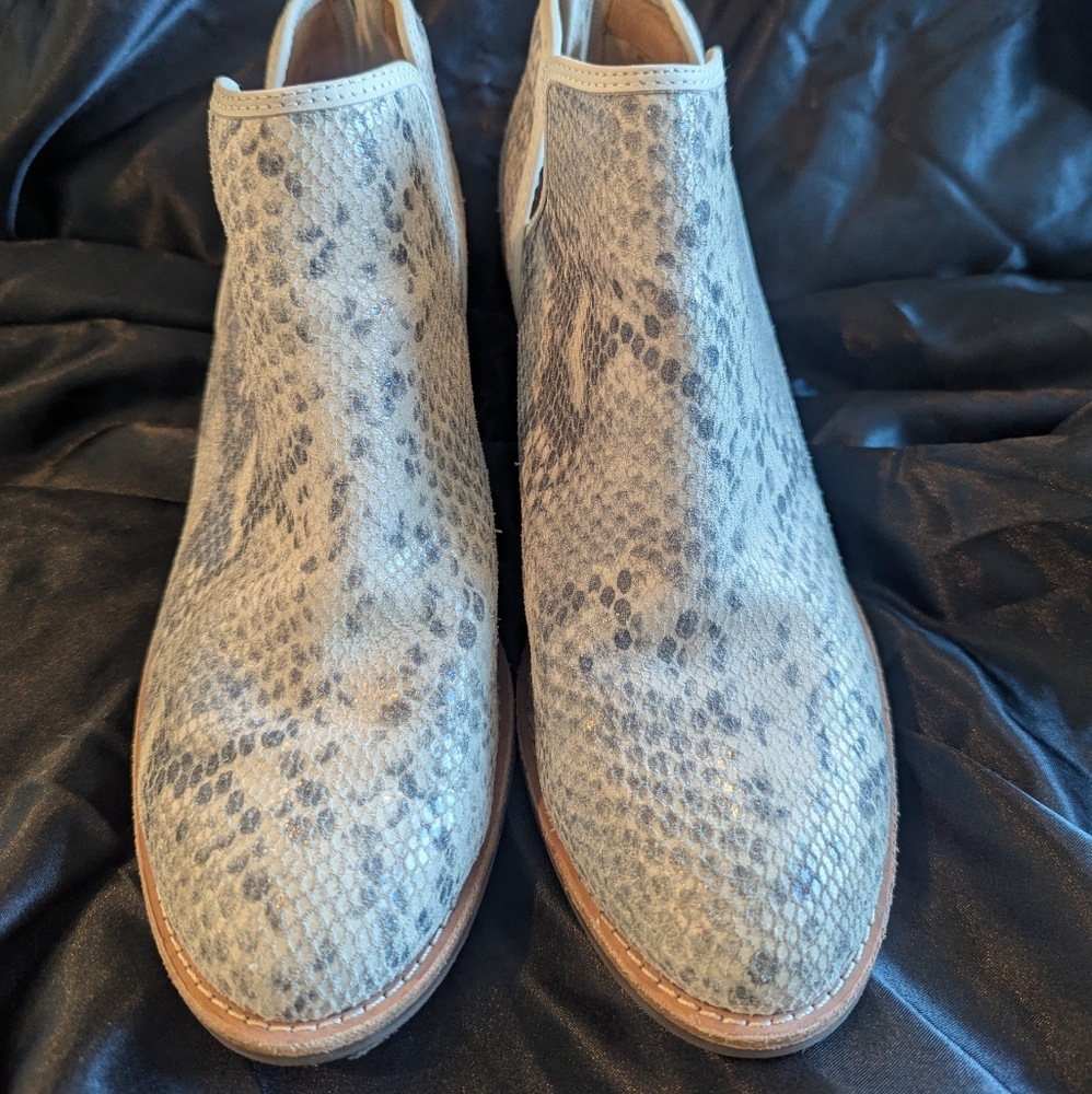 Women's Sofft Since 1927 Snakeskin Ankle Boots Sz 8.5